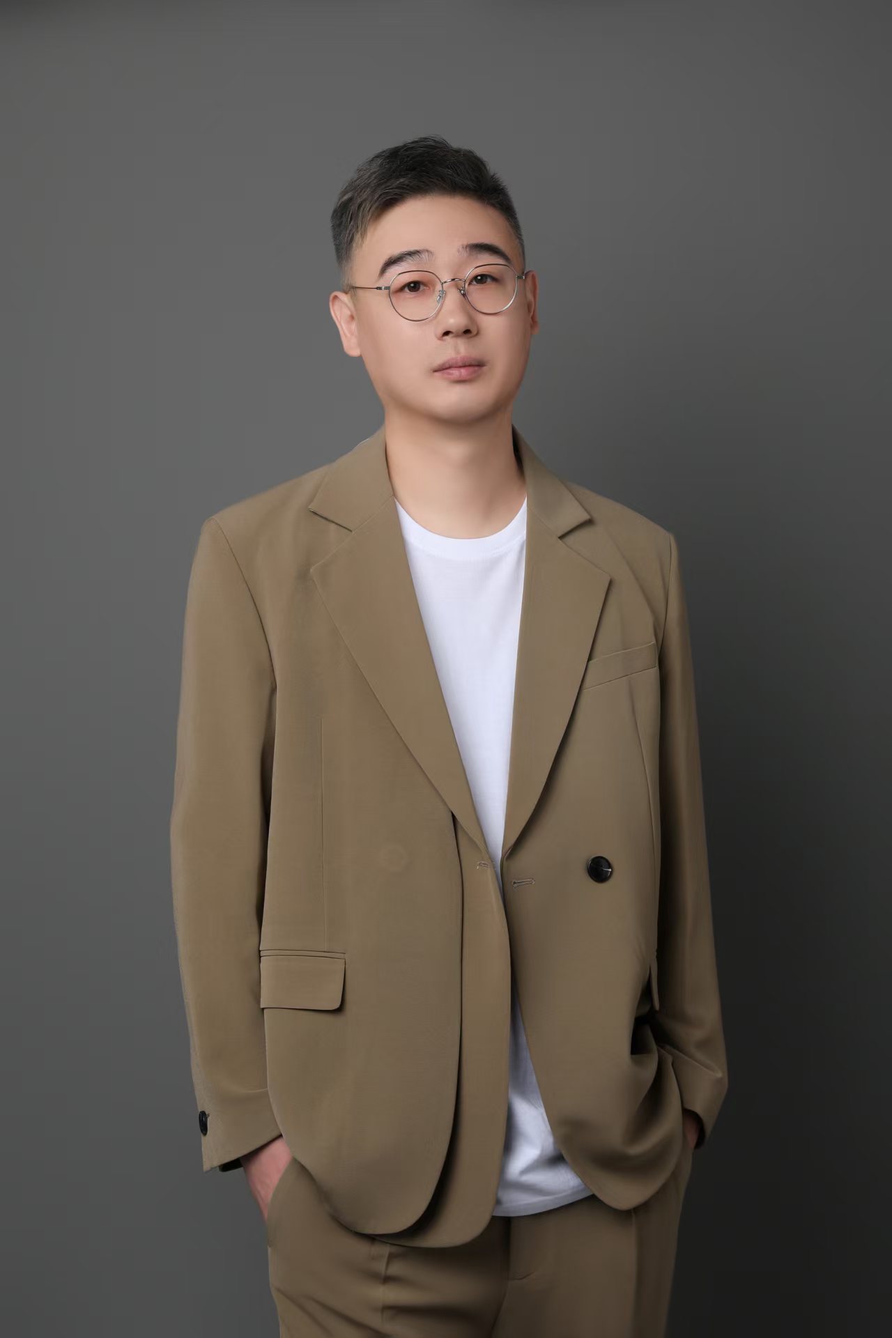 陶毅 — 知名明星公关总监